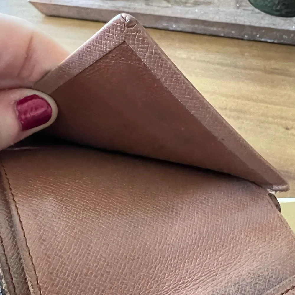 Louis Vuitton Men’s Wallet - Picture 4 of 11